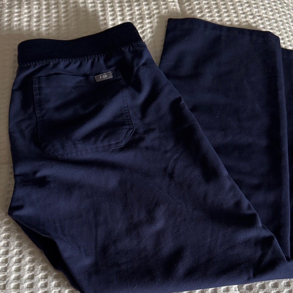 Navy figs pants medium petite